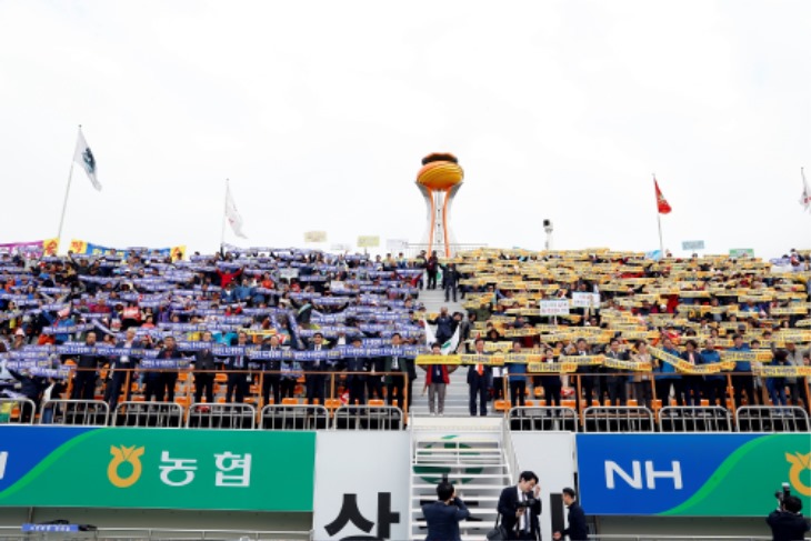 4월 6일 상주시민운동장에서 열린 대한민국 축구종합센터 상주유기기원 시민대화합 한마당행사 모습.JPG