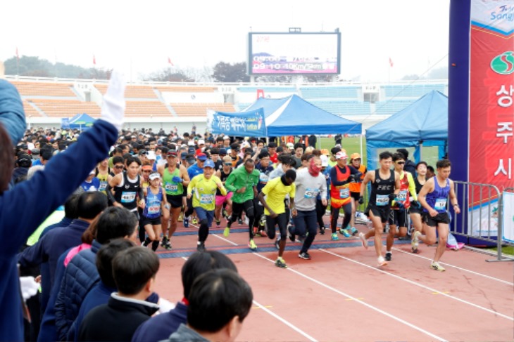 [새마을체육과] 제17회 상주곶감 국제 마라톤대회2 (2).JPG
