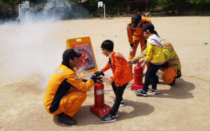 3.경북교육청, 학교별 맞춤형 안전 교육 가능해(지난해 5월 상주화북초 찾아가는 안전체험교육) .jpg