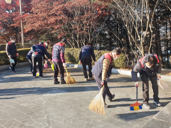 (공보감사담당관실)한국자유총연맹 환경정화활동1.jpg